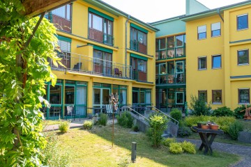 Bewohnerblick-in-den-Garten