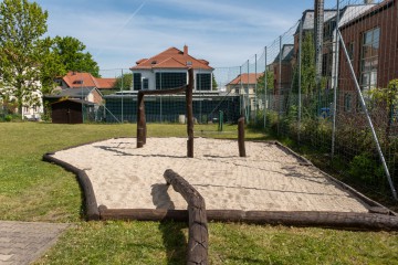Garten-mit-Spielplatz